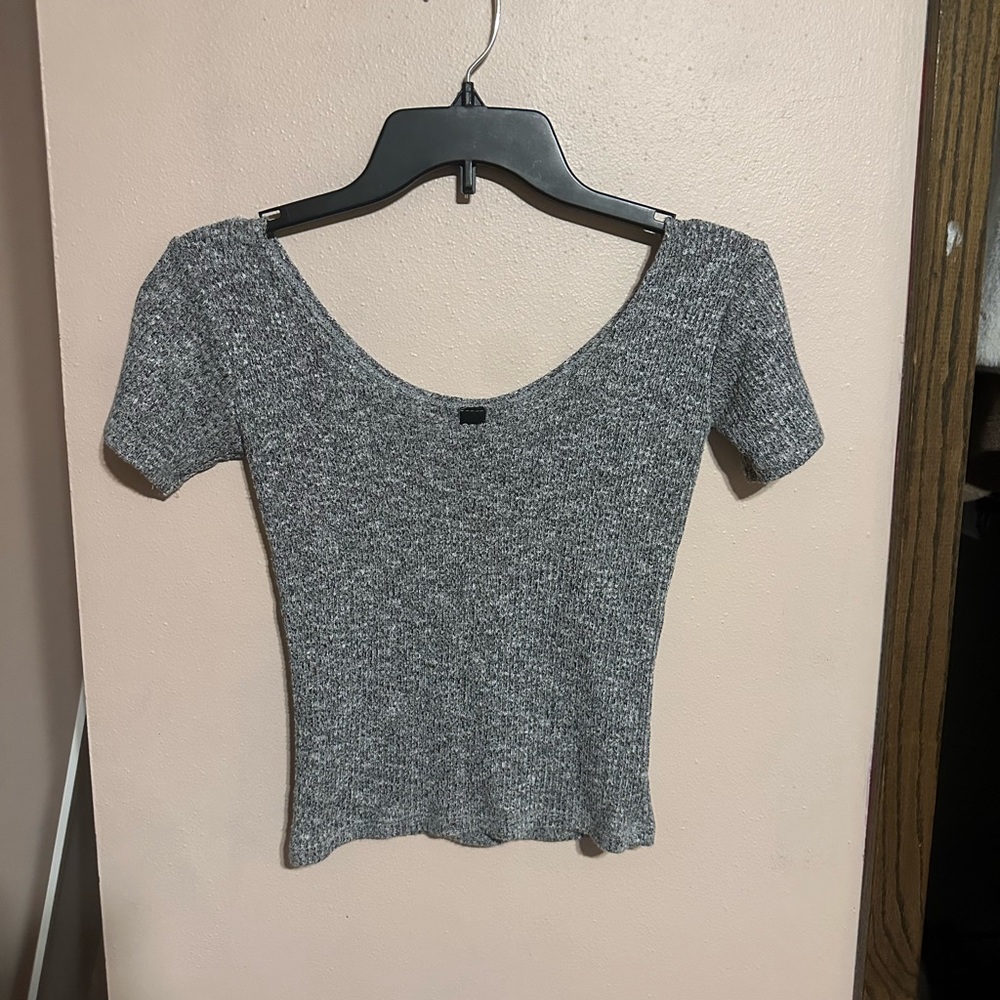 Slightly off shoulderz, gray cropped top